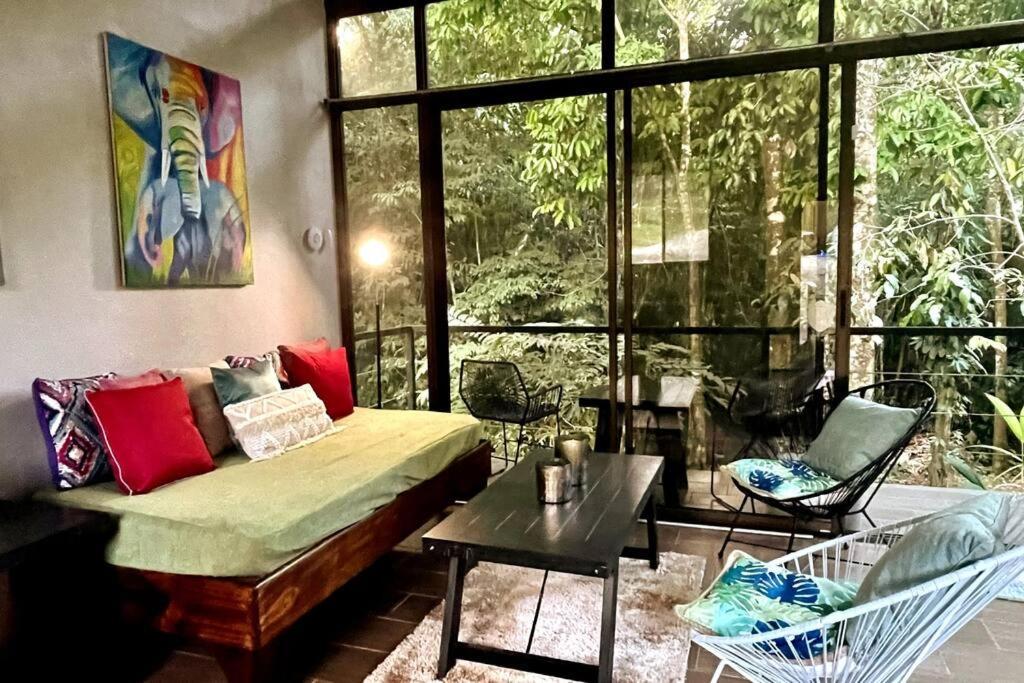 An Abundance Of Wildlife At Jungle Glory Home Abajo 曼努埃尔安东尼奥 外观 照片